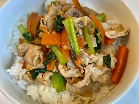 主夫がつくる豚肉と小松菜の生姜焼き丼